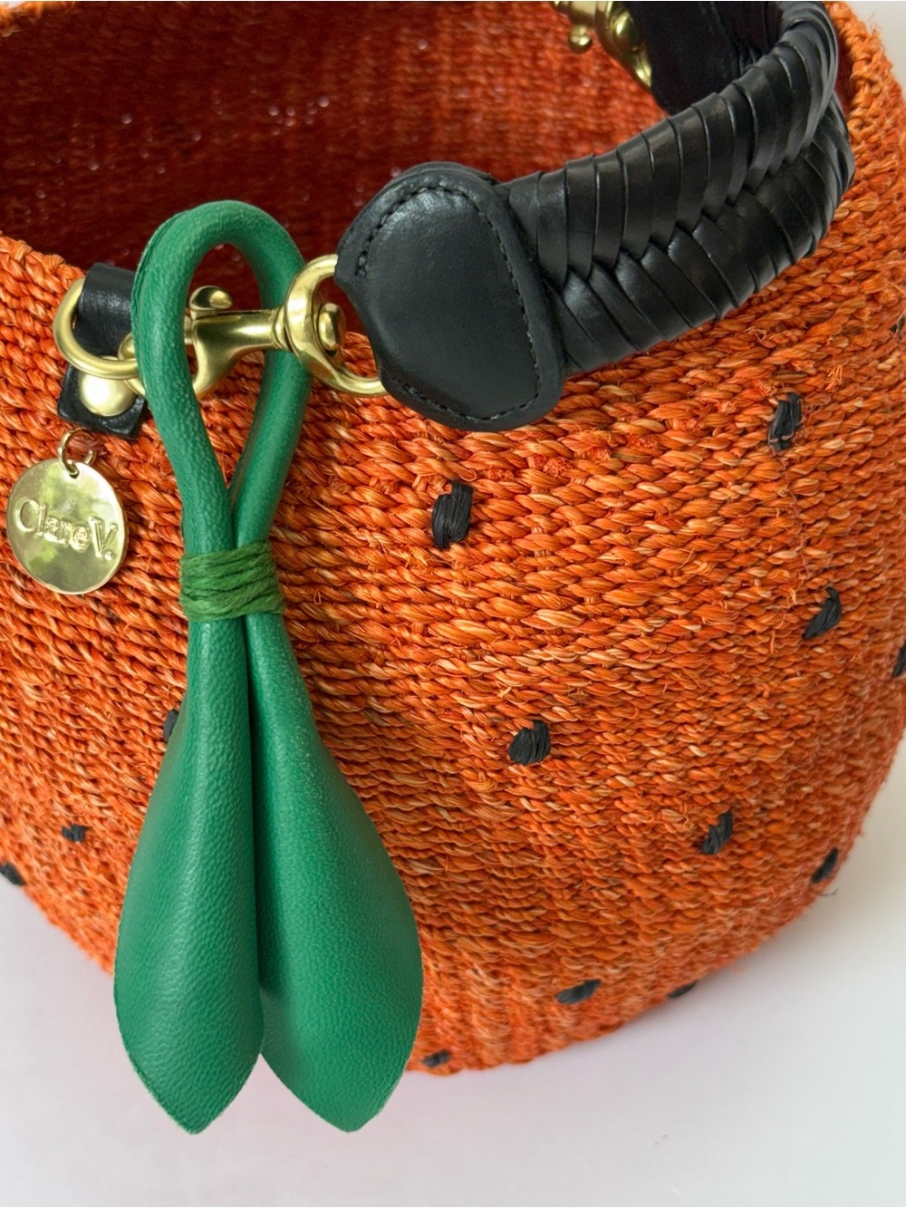 SOLD Clare V Strawberry Raffia Bucket Bag Woven Leather Handle Resort Euro - Picture 10 of 13